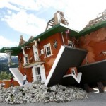 Необычный дом, где все перевернуто, открыт для посетителей в Австрии