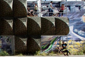 В Марселе построен вертикальный городской палаточный лагерь для бездомных В Марселе построен вертикальный городской палаточный лагерь для бездомных