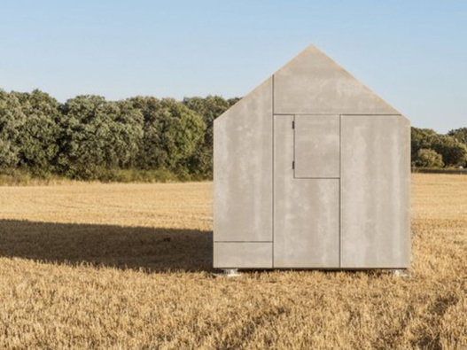 ÁBATON представляет сборный микро-дом в минималистском стиле