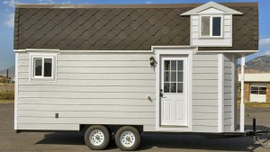 Victorian Prepper: новый крошечный дом на колесах готов выдерживать удары стихий
