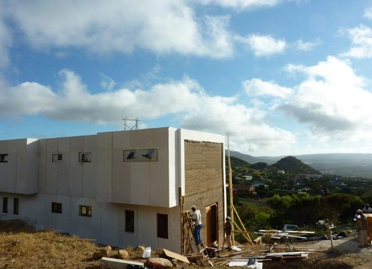 Cтроительство первого в Южной Африке конопляного дома