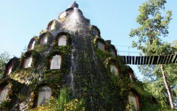 Magic Mountain Lodge: сказочный домик хоббитов построен в Чили