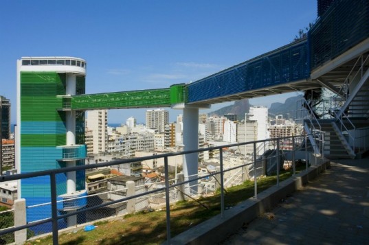 Новый 80-метровый лифтовый комплекс в Рио-де-Жанейро построен специально для пешеходов