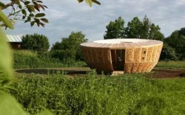 Круглый дом построен с использованием початков кукурузы всего за 7 тысяч евро