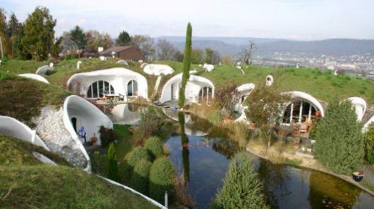 Земляной Дом в Швейцарии напоминает Норы Хоббитов