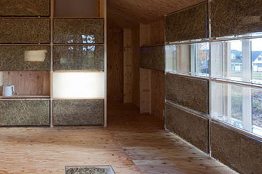 Японские студенты построили инновационный дом из соломы, который обогревается компостом