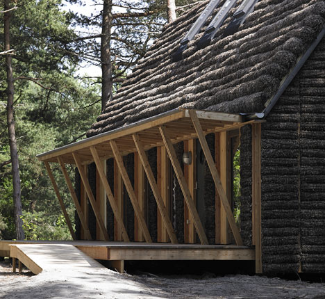 Современный дом отдыха в Дании построен с использованием водорослей