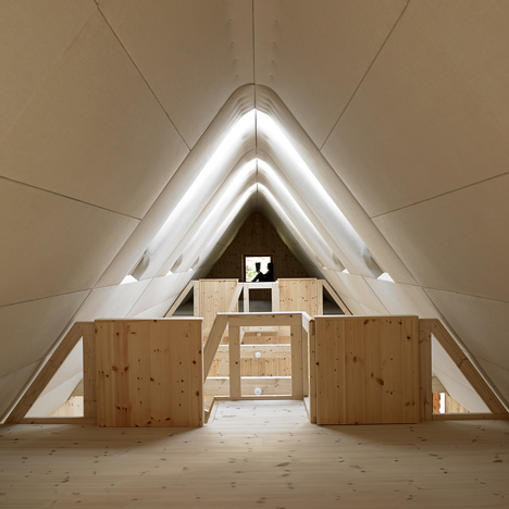 Современный дом отдыха в Дании построен с использованием водорослей