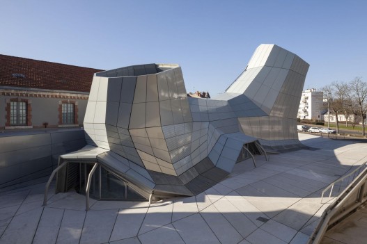FRAC - музей, лаборатория и центр экспериментальной архитектуры