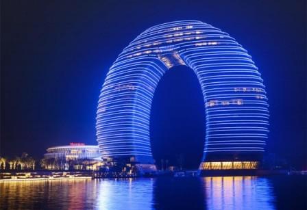 Экстравагантный кольцеобразный отель Sheraton Huzhou открылся в Китае
