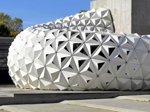 Ученые построили новый павильон из 388-ми биопластиковых пирамид