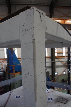 Металлический «ремень» - новый дешевый способ быстрого ремонта стен после землетрясения