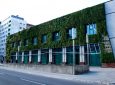 Вертикальный сад на Дворце Съездов в Испании улучшаеит теплоизоляцию здания
