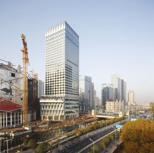 Новый многогранный фасад украсил недавно построенный отель в Китае