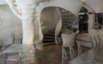 Ресторан из соли построен в Иране