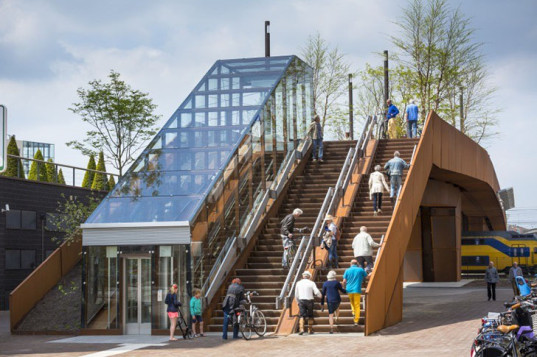 В Нидерландах открылся мост, который генерирует солнечную энергию для окрестных домов