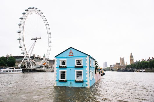 Новый плавающий дом класса люкс на Темзе