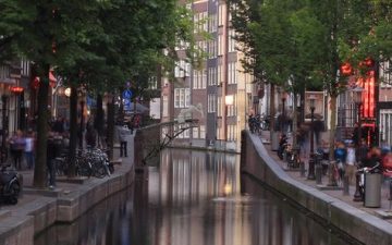 MX3D напечатает металлический мост через городской канал в Амстердаме