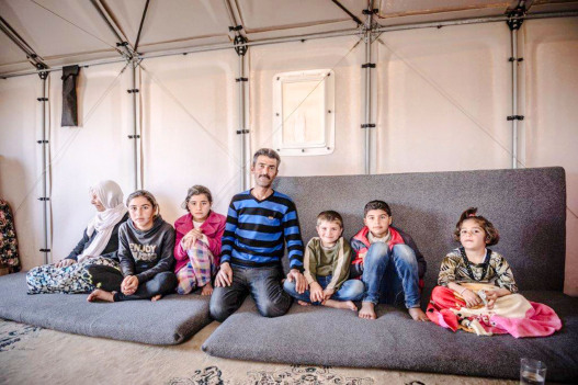 Компания IKEA представила модульное временное жилье на солнечных батареях для беженцев