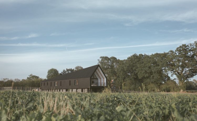 Black Barn: новый взгляд на традиционный дом-амбар