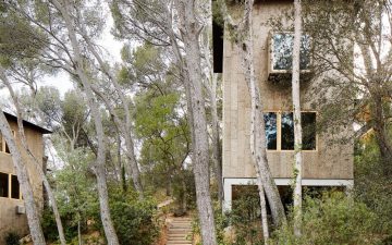 Two Cork Houses: энергоэффективные домики в лесном ландшафте