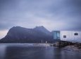 Эко-курорт на отдаленном норвежском острове пополнился новыми домиками на сваях