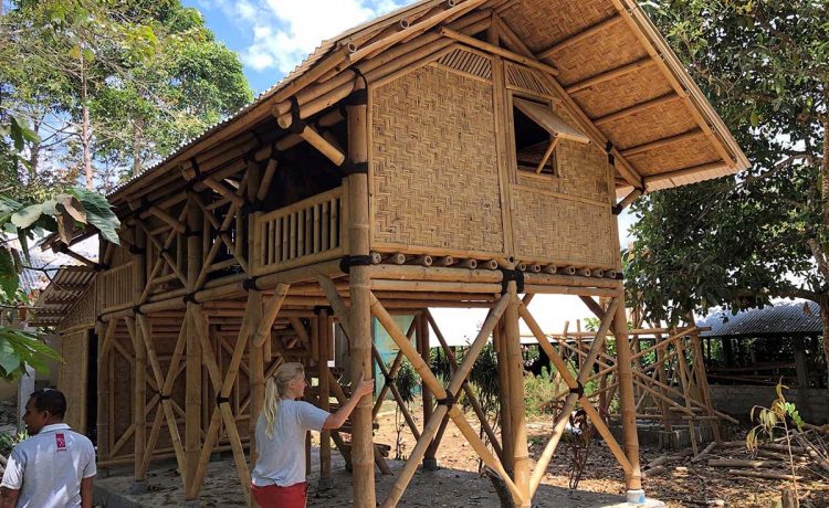 Сейсмостойкие бамбуковые дома для жителей Ломбока, пострадавших от землетрясения