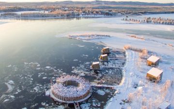 Плавающий отель в форме гнезда открылся для посетителей в Швеции