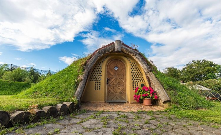 Очаровательный дом хоббита в Словении построен из местных материалов