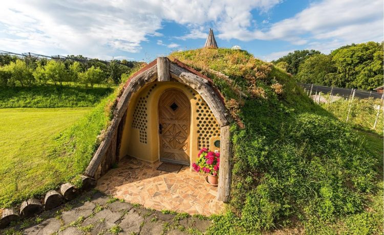 Очаровательный дом хоббита в Словении построен из местных материалов