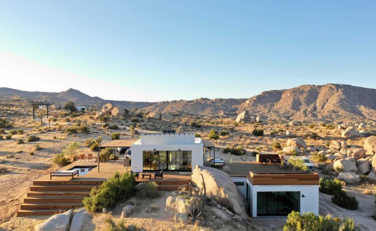 Самодостаточный ретрит Whisper Rock построен в живописной калифорнийской пустыне