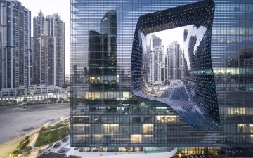 Отель Захи Хадид с захватывающим «дырчатым» дизайном стал новой достопримечательностью в Дубае