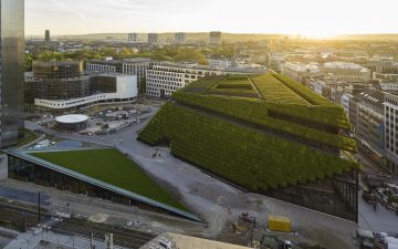 Самый большой в Европе зеленый фасад насчитывает 30 тысяч живых изгородей