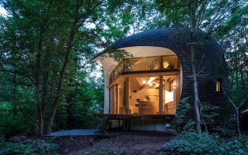 В Японии построен привлекательный землебитный пассивный дом в форме раковины