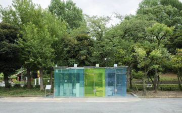 Прозрачный туалет открыт для посетителей в Токио