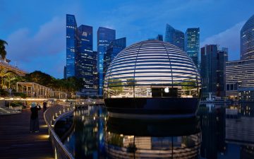 В Сингапуре построен магазин Apple на воде