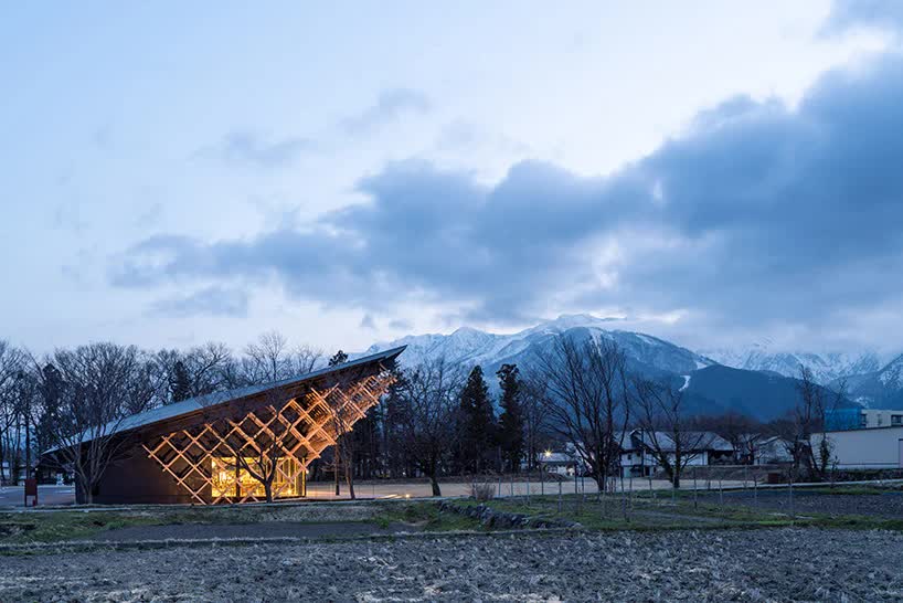 Новый комплекс от Kengo Kuma повторяет очертания горных вершин Хакубы