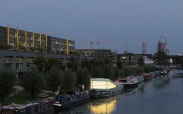 Плавучая церковь пришвартовалась в лондонском канале Плавучая церковь пришвартовалась в лондонском канале