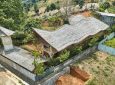 Эффектный дом смешанного использования построен из бамбука и переработанного пластика