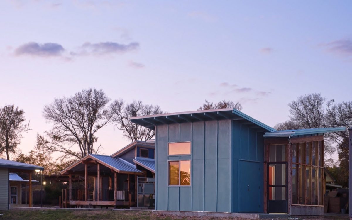 Микро-домик для бездомного в Остине: новая модель устойчивого и доступного жилья