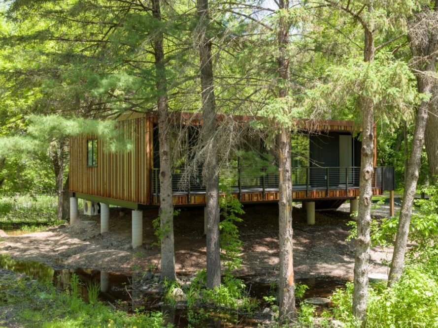 WeeHouse: новый энергоэффективный сборный дом около озера в Миннесоте