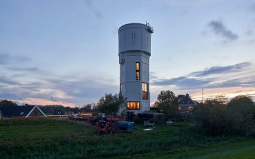 Столетняя водонапорная башня теперь является жилым домом