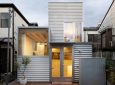Японский минимализм: небольшой блочный дом на «крошечном участке» в Токио