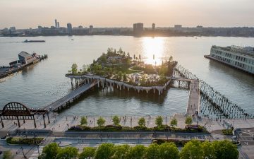 На Гудзоне открылся парк с амфитеатром Little Island На Гудзоне открылся парк с амфитеатром Little Island