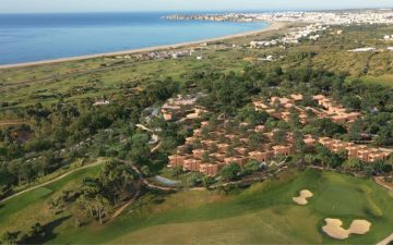 Эко-отель и гольф-курорт с видом на океан открылся в Португалии