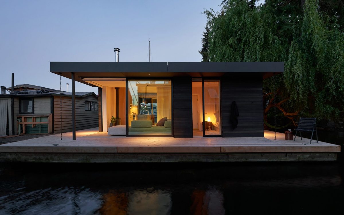 Studio DIAA построила плавучий дом на озере Юнион в Сиэтле