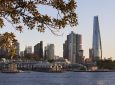 Роскошная башня на набережной Сиднея поднимает к небу скрученные стеклянные «лепестки»