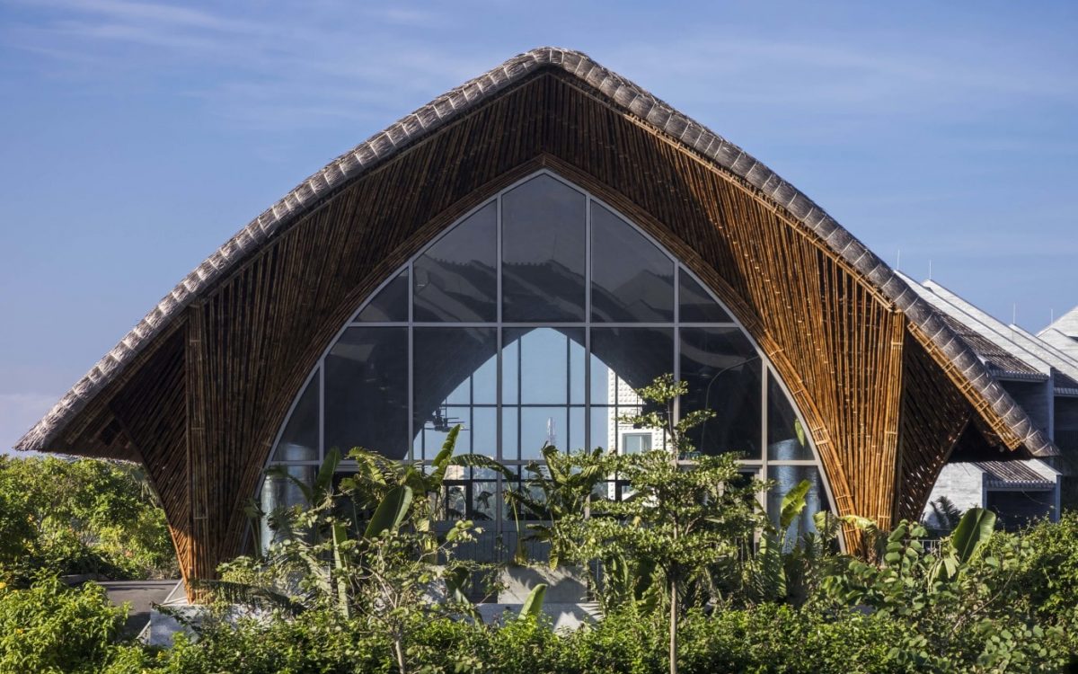 Красивый общественный центр из бамбука построен во Вьетнаме