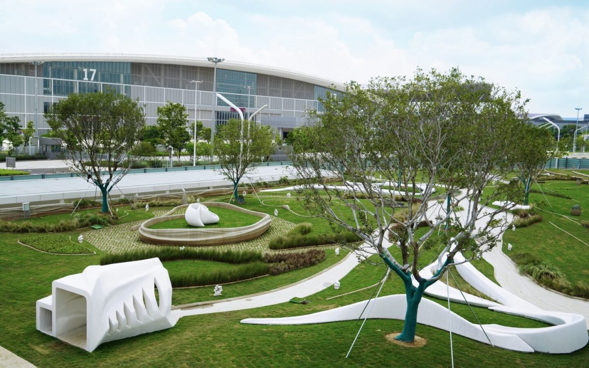 В китайском парке установлены 3D-печатные парковые скамейки, клумбы и скульптуры