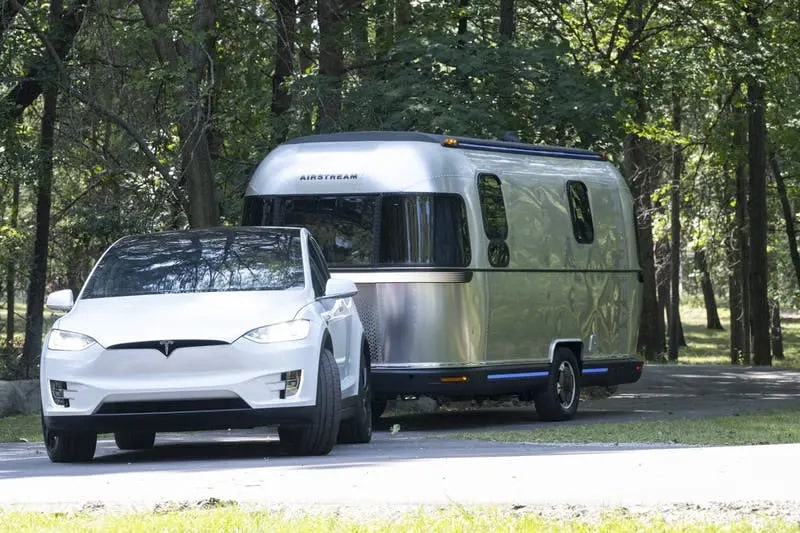 Глэмпер Airstream с дистанционным управлением начинает путешествие в будущее